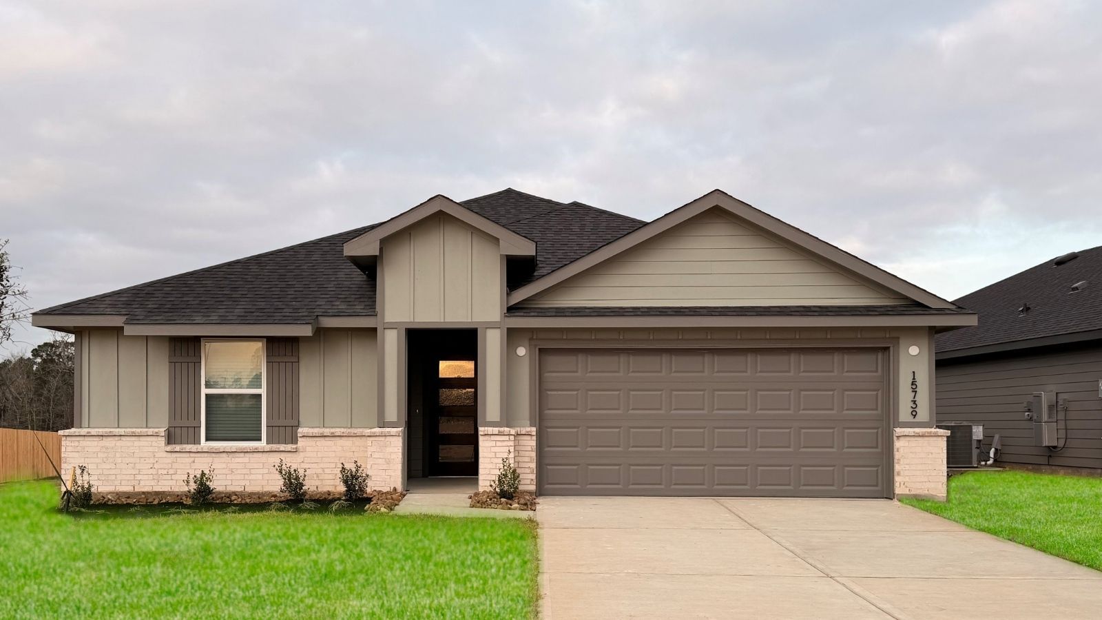 Texas Cali - Chapel Lakes: Montgomery, Texas - D.R. Horton