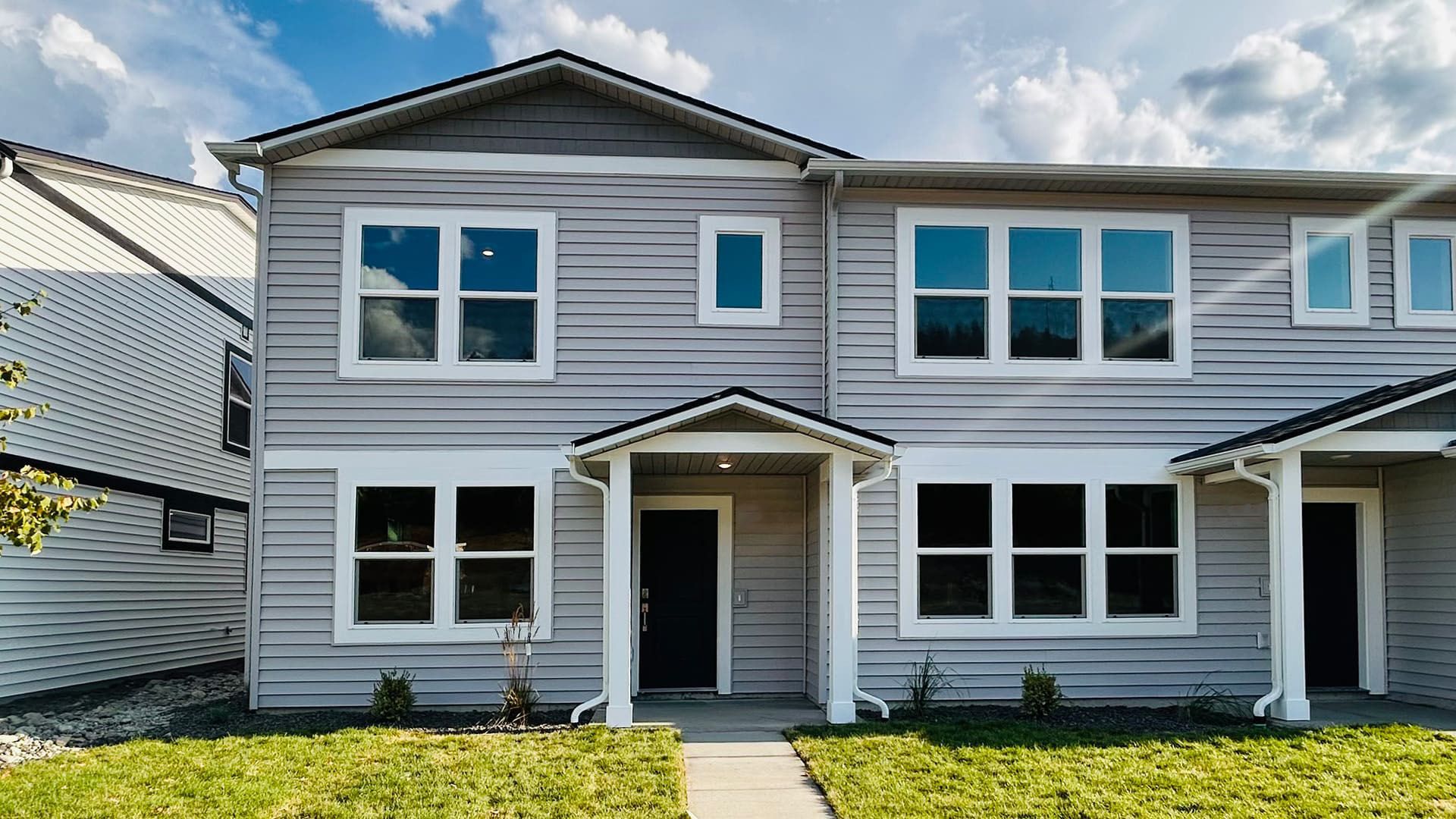5216 E. McKinnon Ln. (BRIARWOOD)