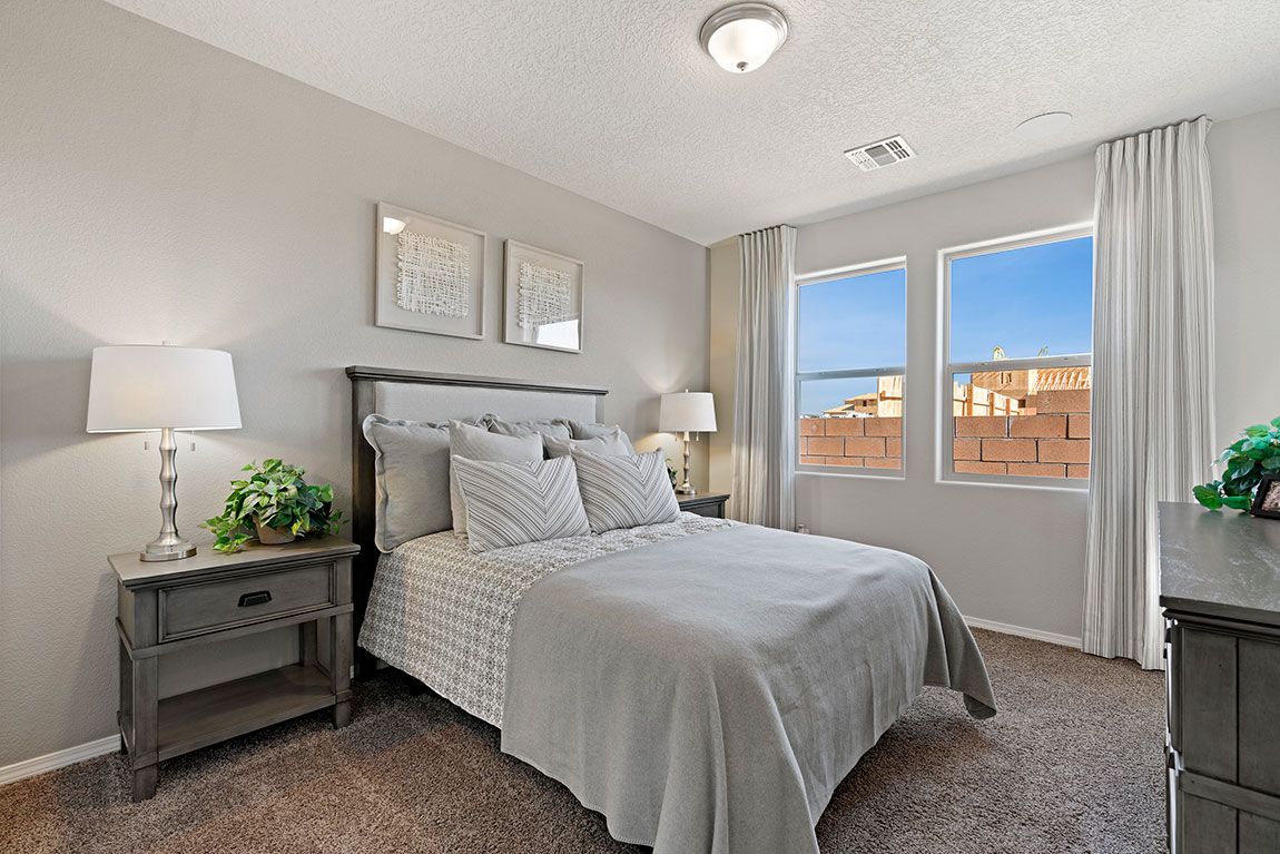 10531 Valedon Ln Sw. Albuquerque, NM 87121