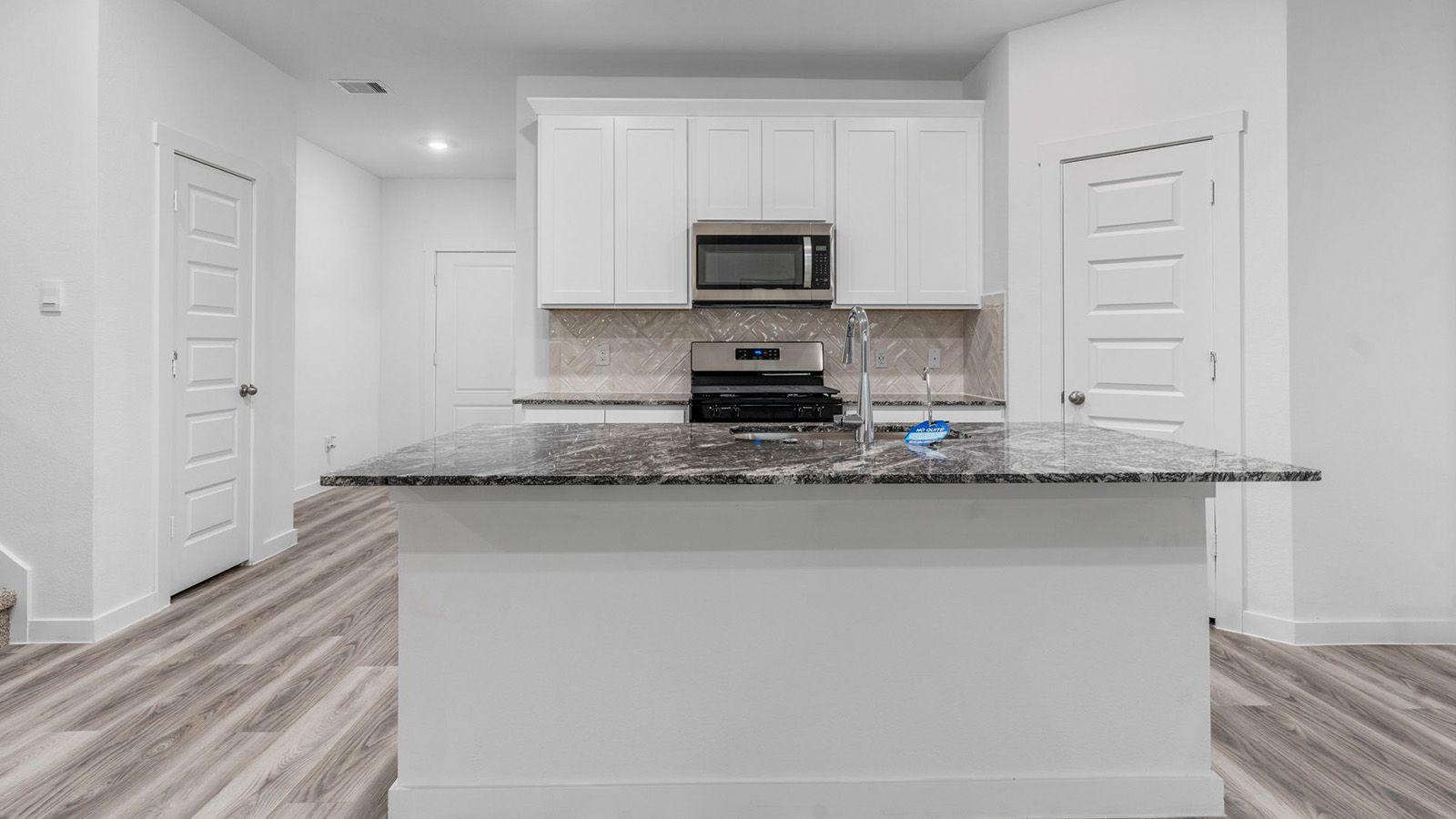 13 Robin Court. Angleton, TX 77515