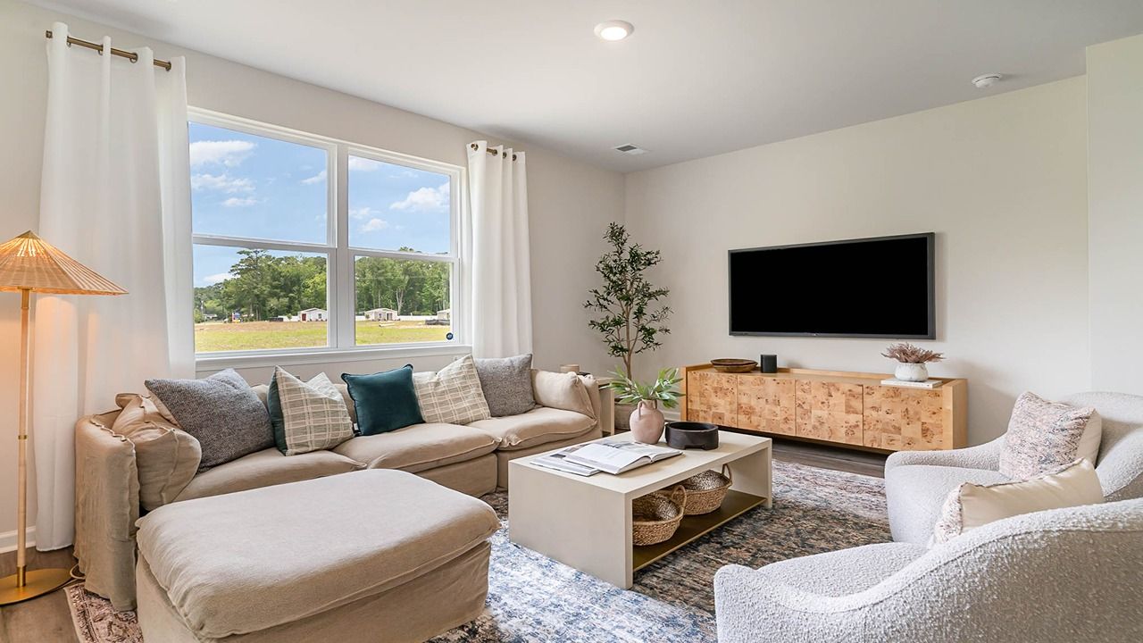 7350 Meadow Walk Loop (CALI)