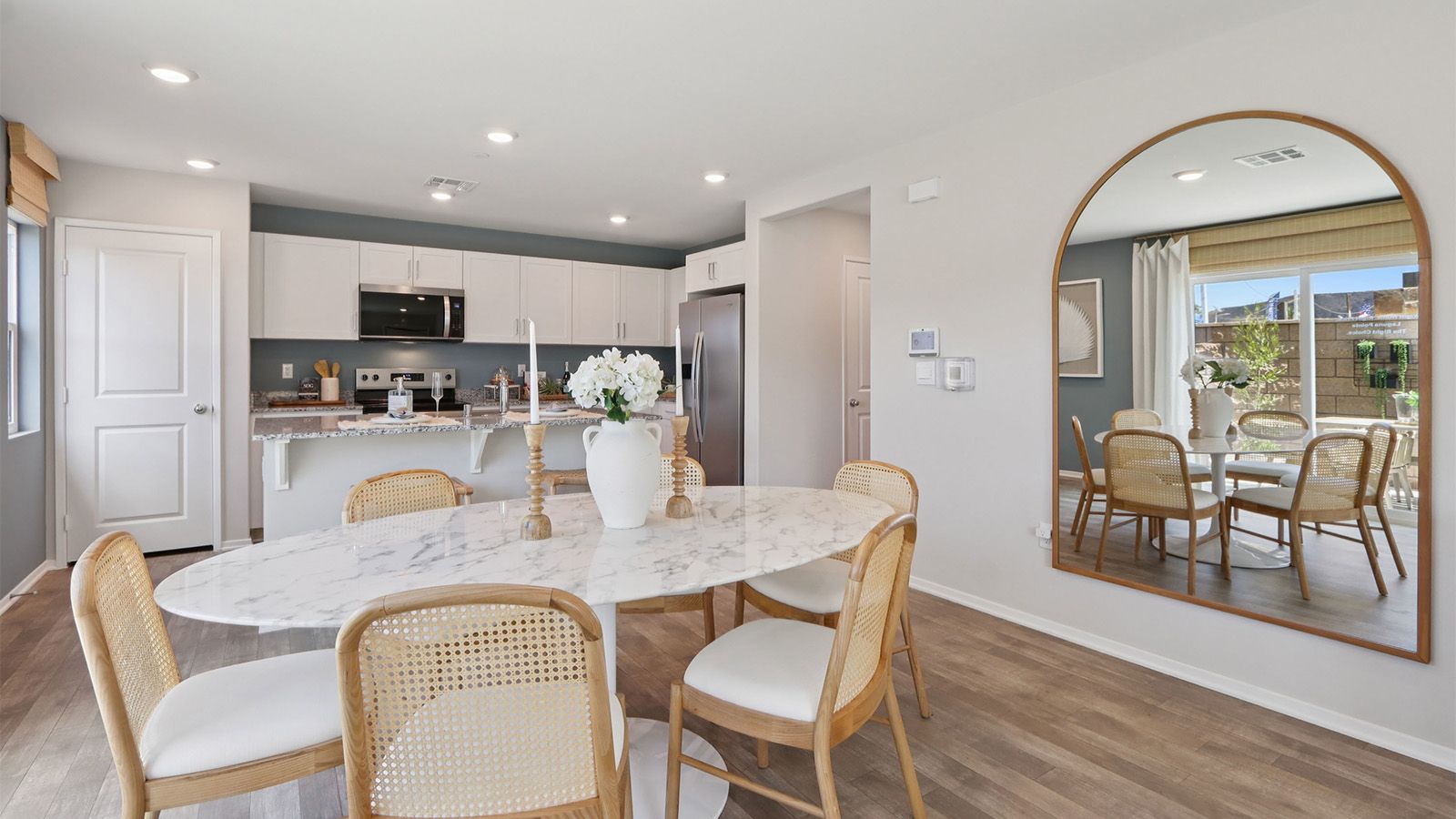 16586 Vientos Court. Lake Elsinore, CA 92530