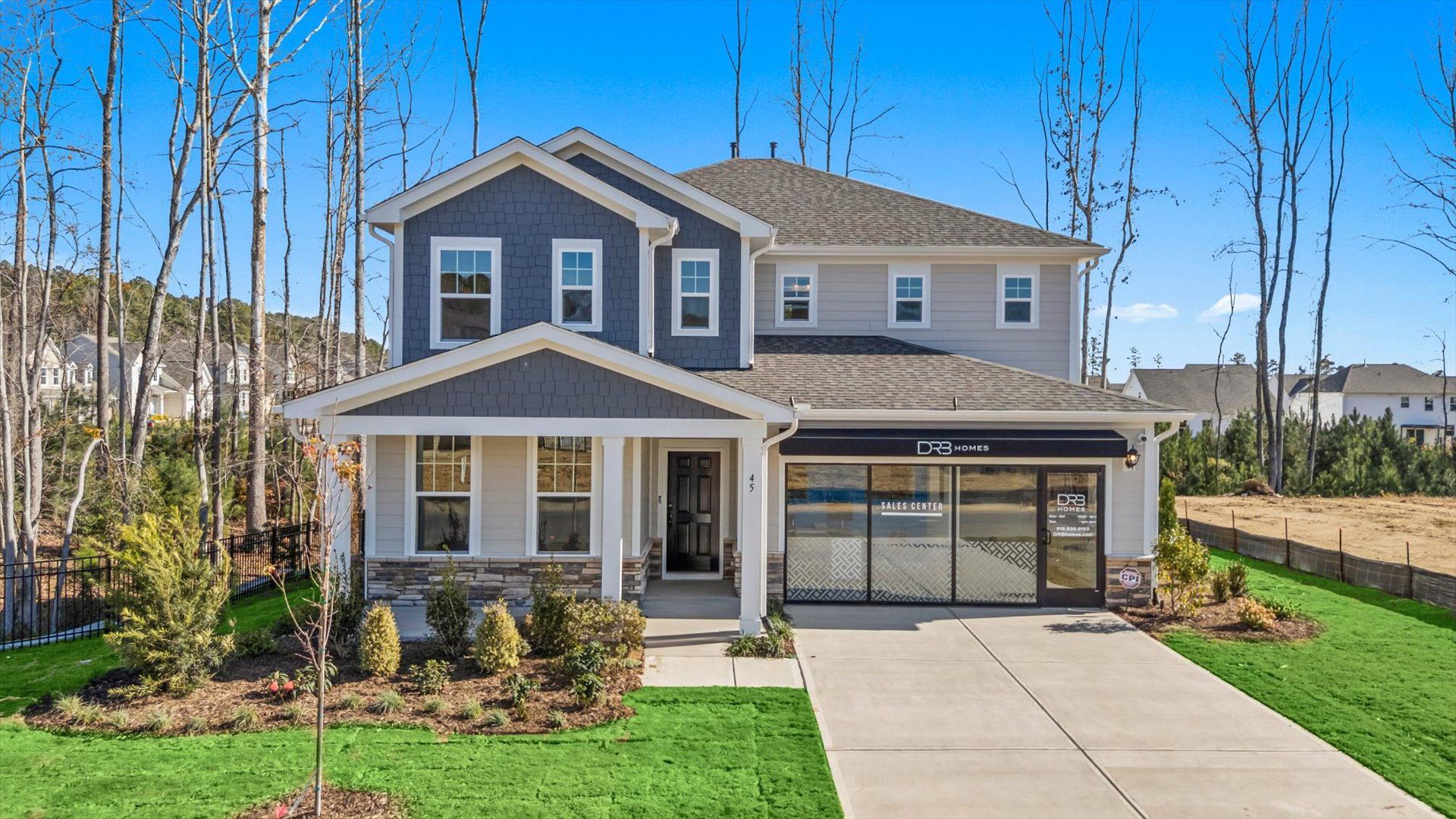 casa en Whispering Pines por DRB Homes