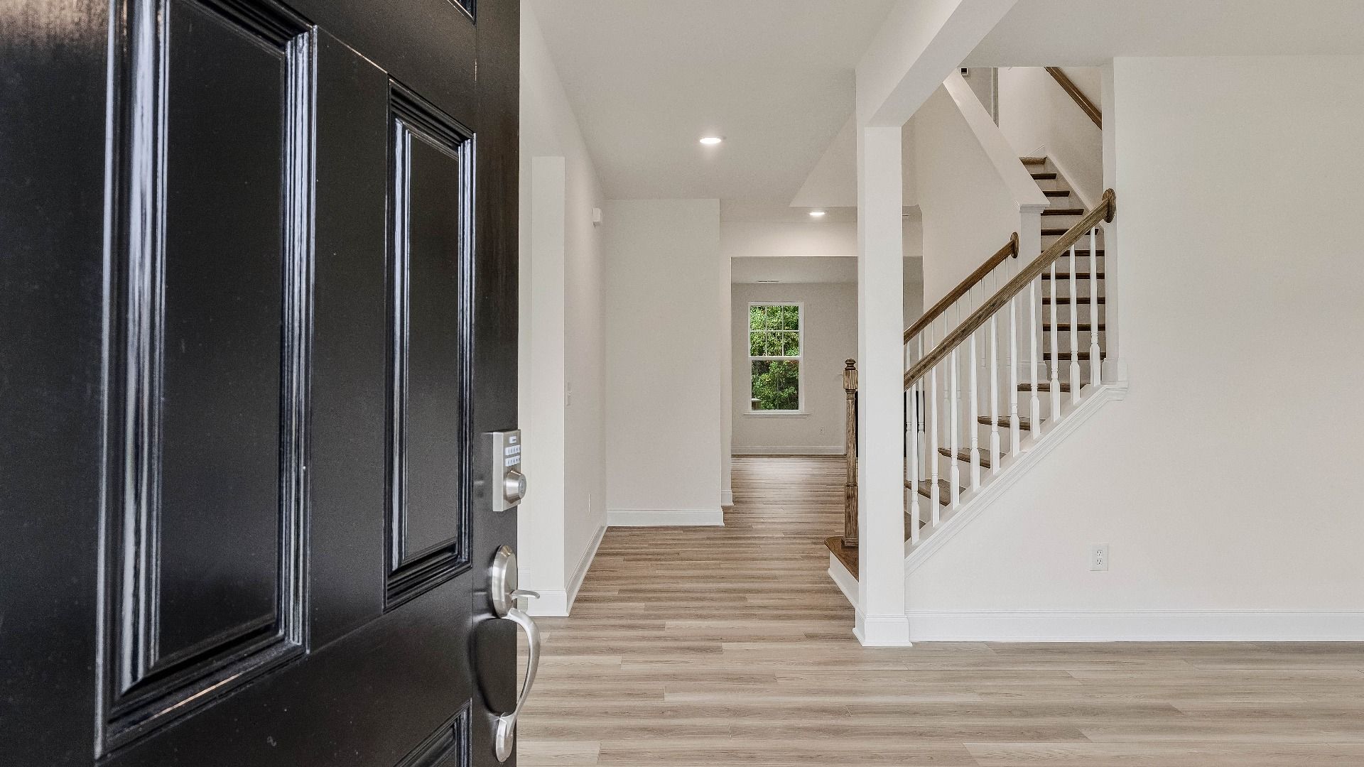 Stonehaven home plan entryway and staircase
