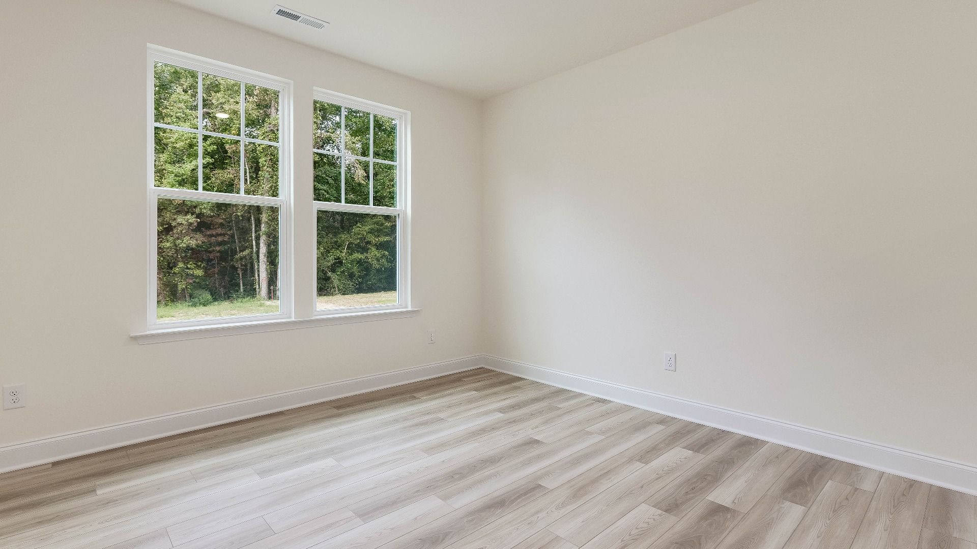 Stonehaven home plan secondary bedroom with closet