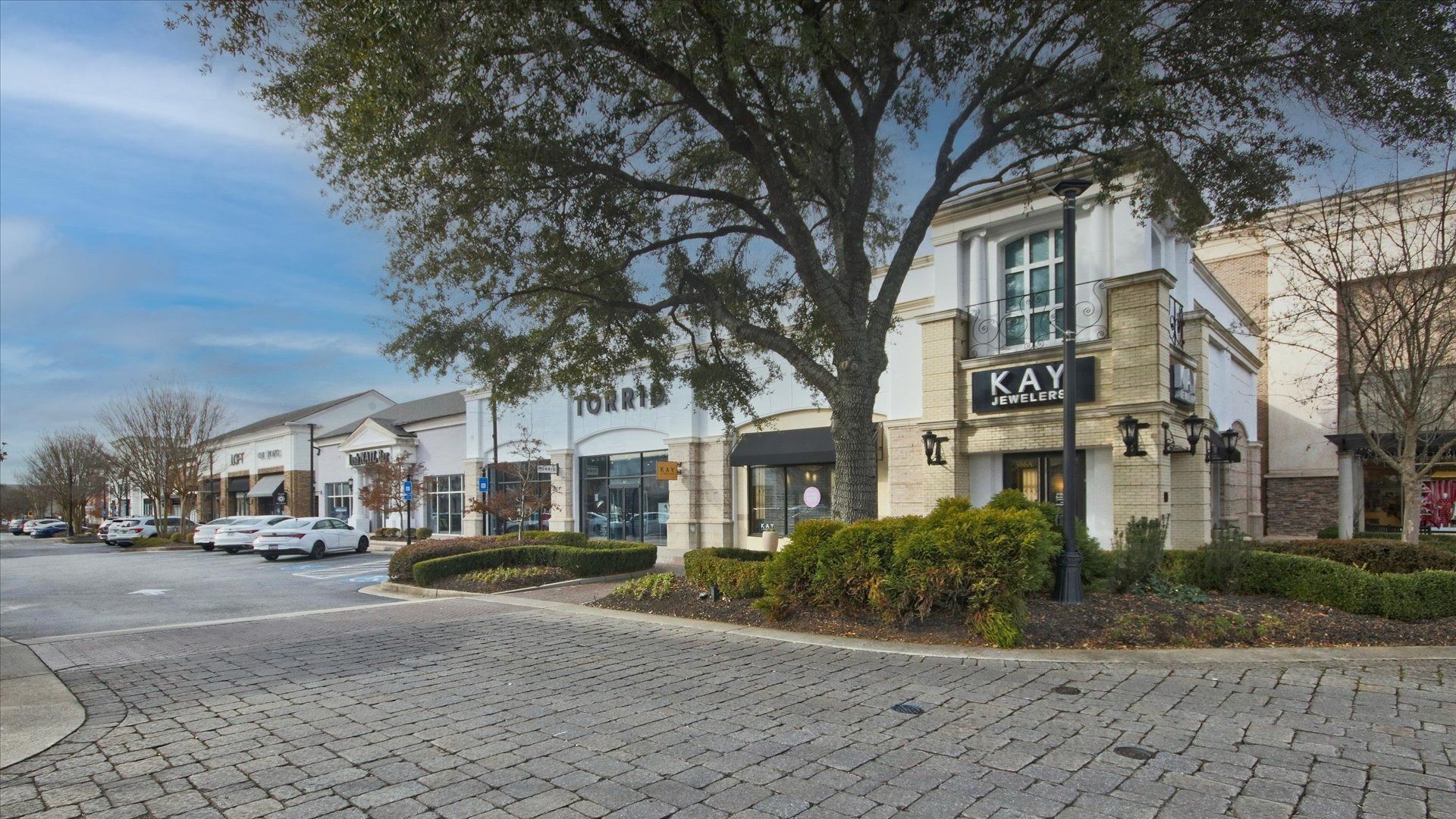 Ashley Park retail storefronts featuring Kay Jewelers, Torrid, and Loft in Newnan, GA near Daybreak.