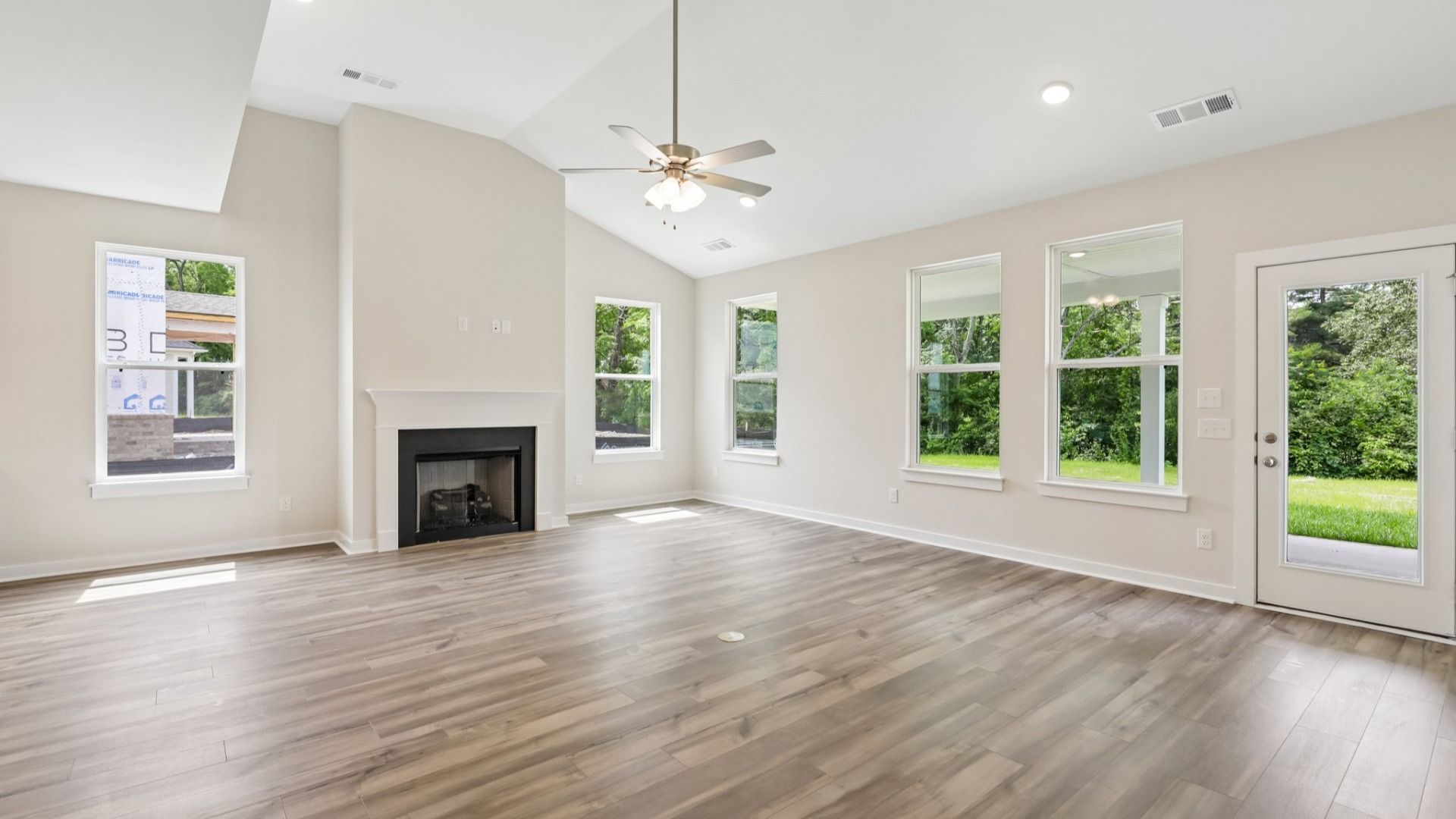 These are photos and plan layout may vary.  See Sales Consultants for details.