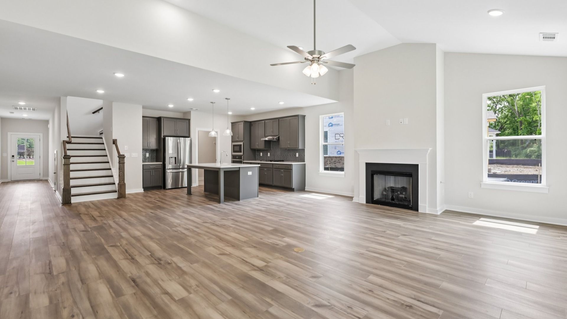 These are photos and plan layout may vary.  See Sales Consultants for details.