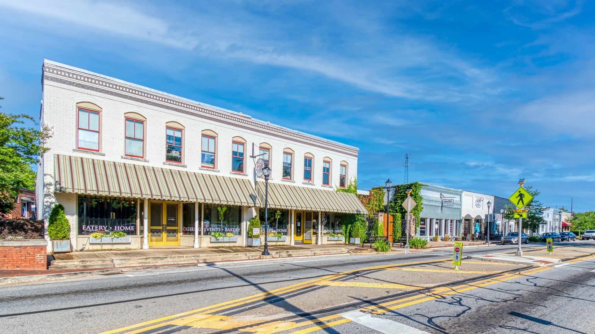 Walkable shopping and dining area in Locust Grove, GA near Kingston new home community.