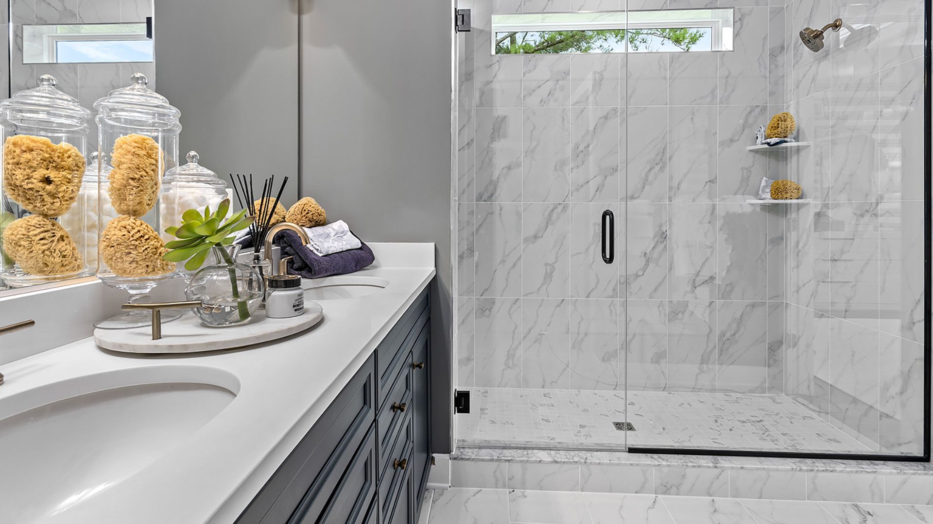 Spacious Owner's Bathroom