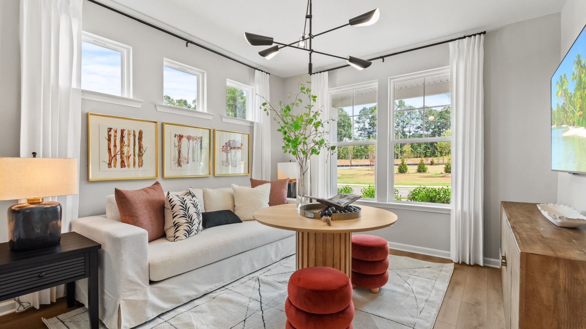 Comfortable flex space with contemporary design and natural light in Hamilton Lakes in Lawrenceville, GA.