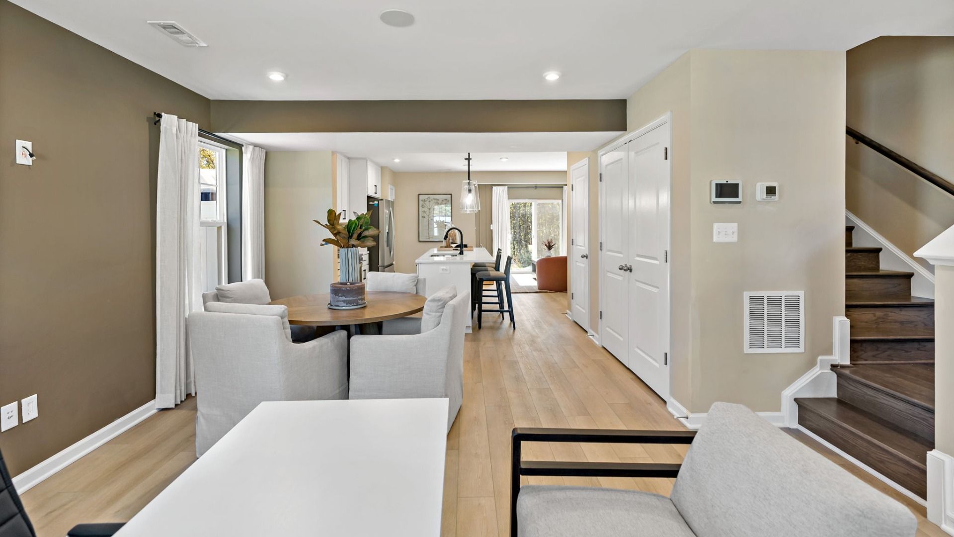 The Madison II entryway featuring a cozy seating area and convenient desk space.