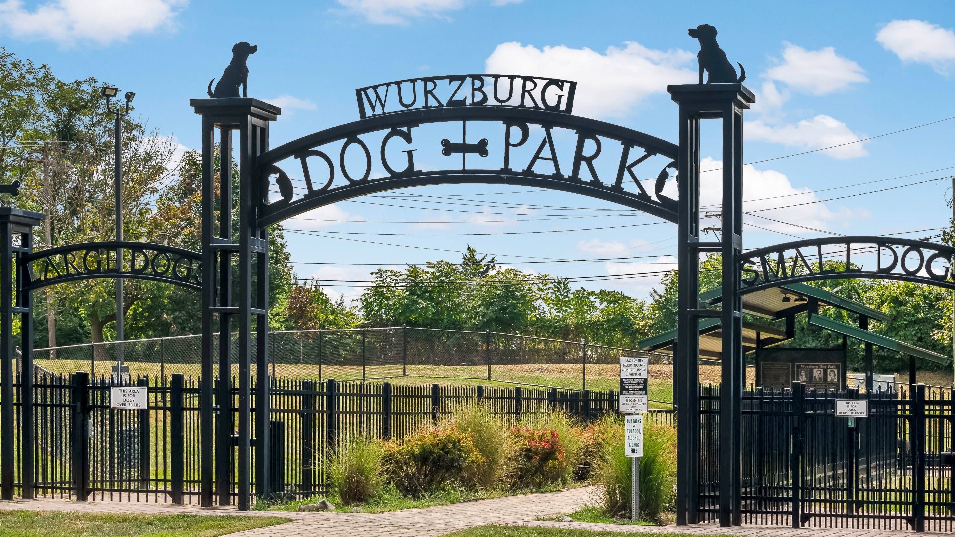 casa en Villages at Courthouse Square Townhomes por DRB Homes