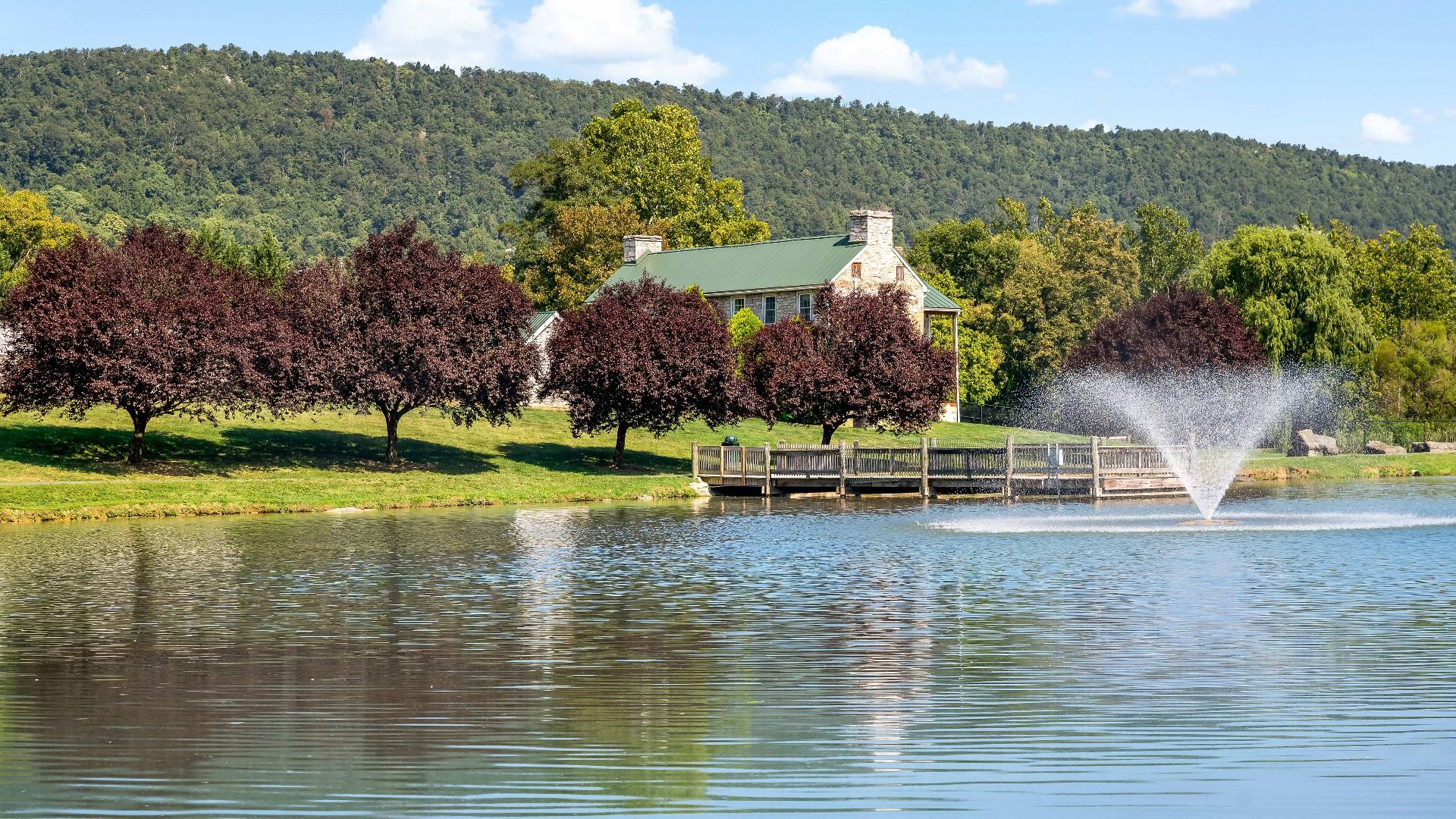 Poor House Farm Lake - Only 6 miles from Martinsburg Station