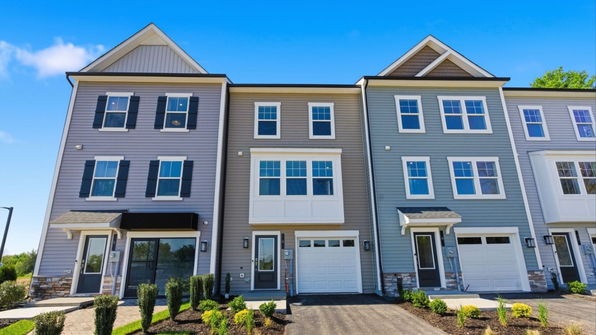York II Garage - Table Rock Terrace Townhomes: Gettysburg, Pennsylvania - DRB Homes