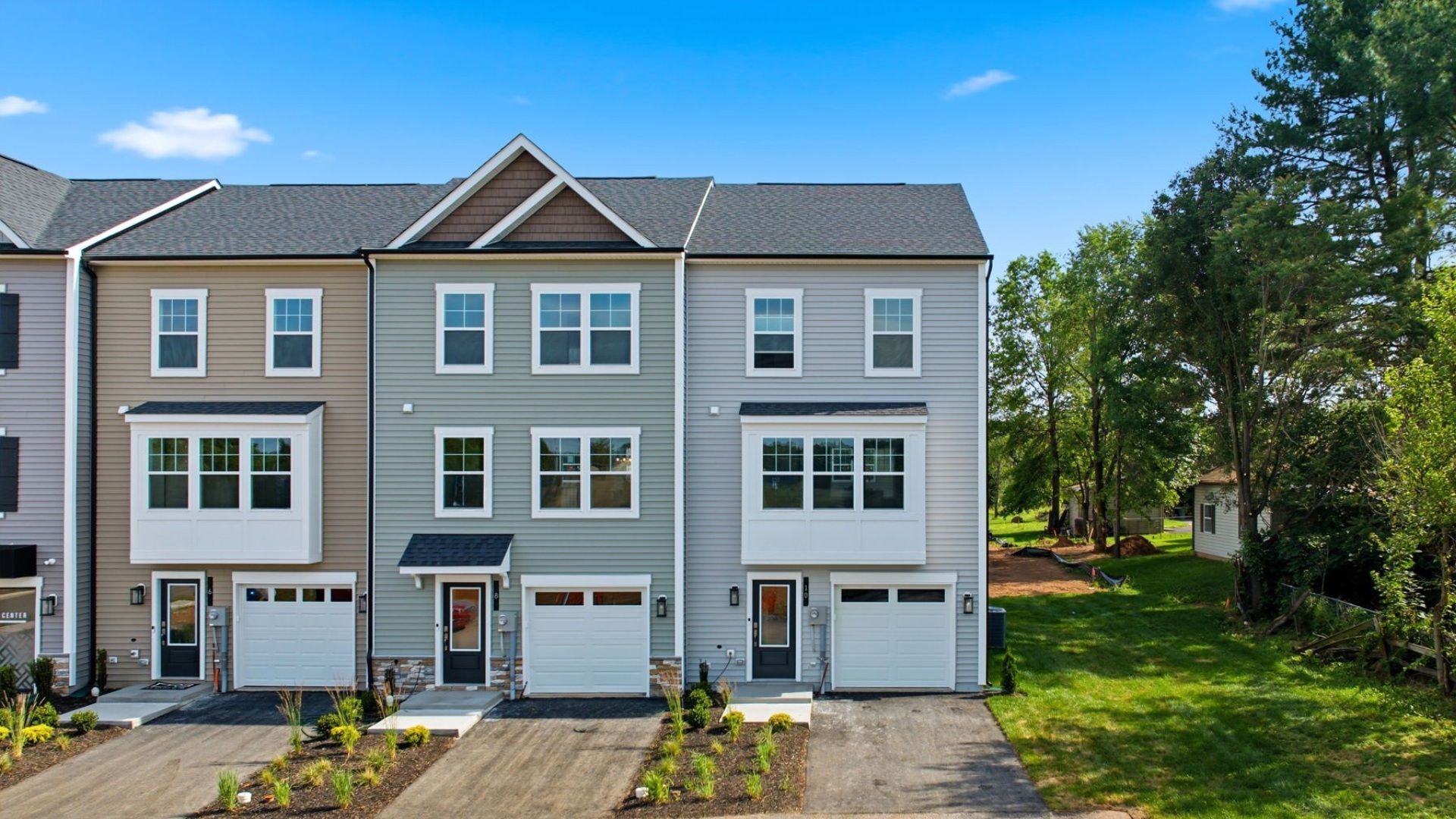 10 Magnolia Court (York II Garage)