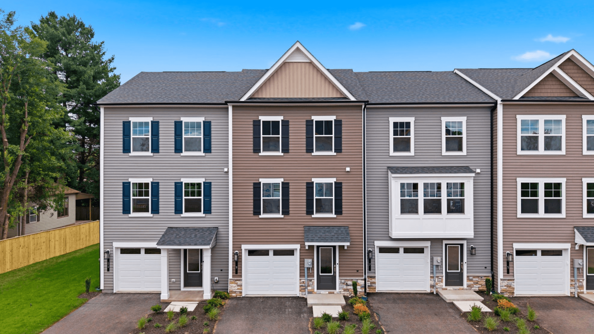 York II Garage - Table Rock Terrace Townhomes: Gettysburg, Maryland - DRB Homes