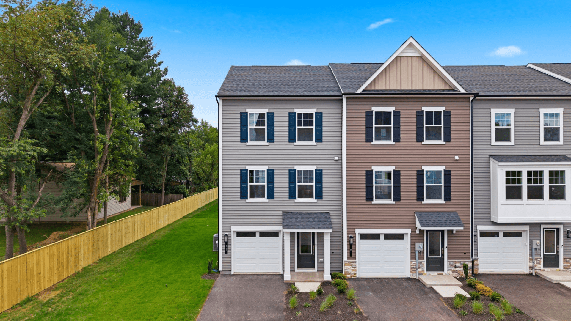 York II Garage - Table Rock Terrace Townhomes: Gettysburg, Pennsylvania - DRB Homes