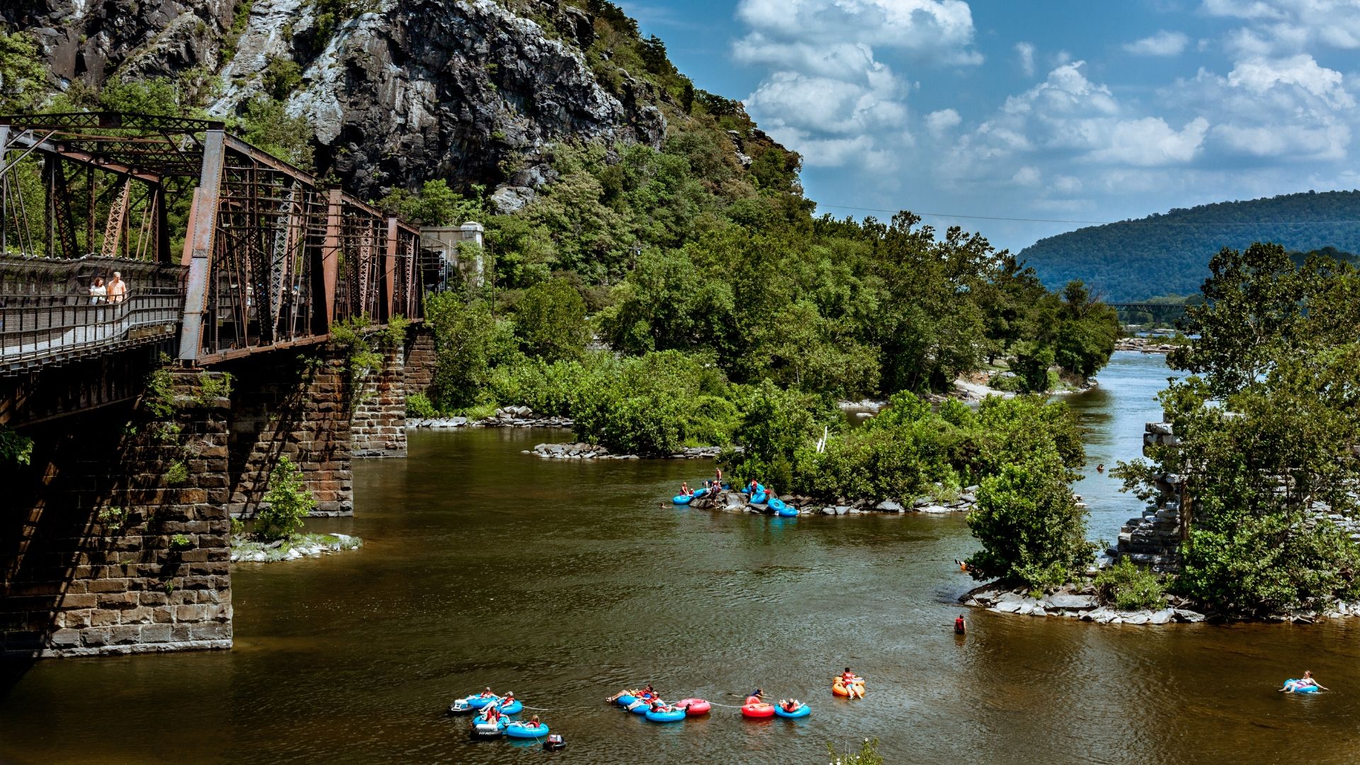 Enjoy rafting and other outdoor adventures near Kings Crossing, located in Jefferson County, WV.