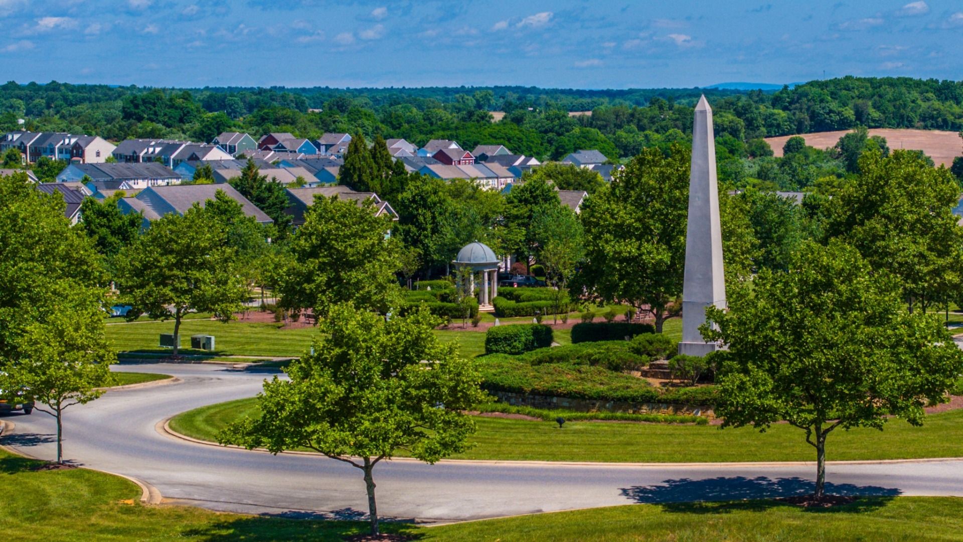 The Huntfield community entrance features welcoming monuments and open spaces.