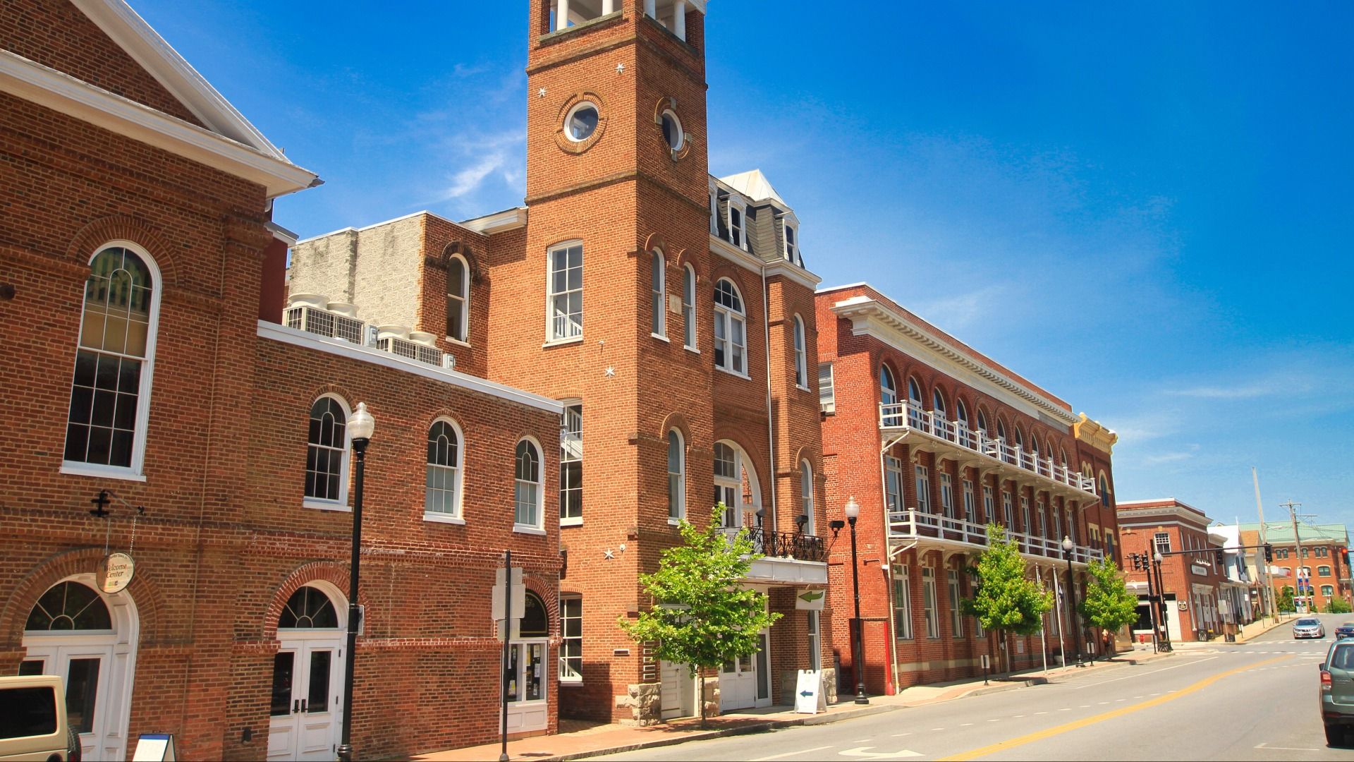 George Street, just minutes from Huntfield, offers access to shops, dining, and local attractions.