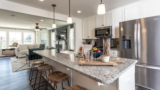 A large center island in the York II kitchen provides ample space for cooking and entertaining.