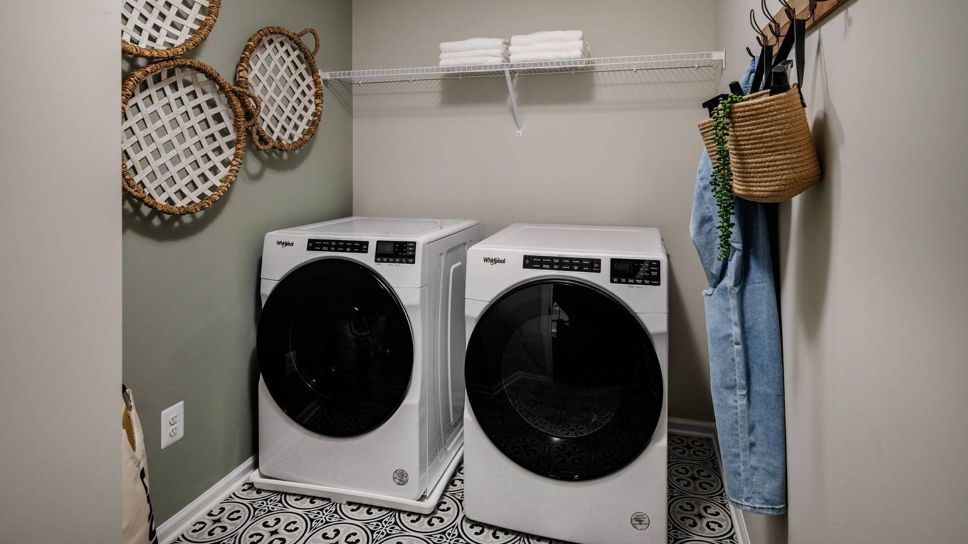 Bridgeport II Laundry Room at Brunswick Crossing