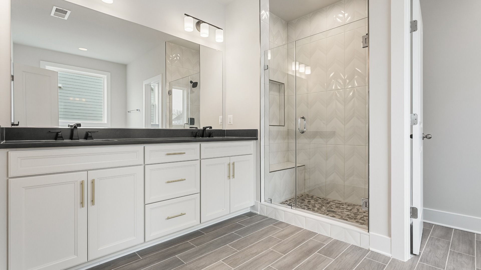 Albemarle Owner's Bathroom at South Lake