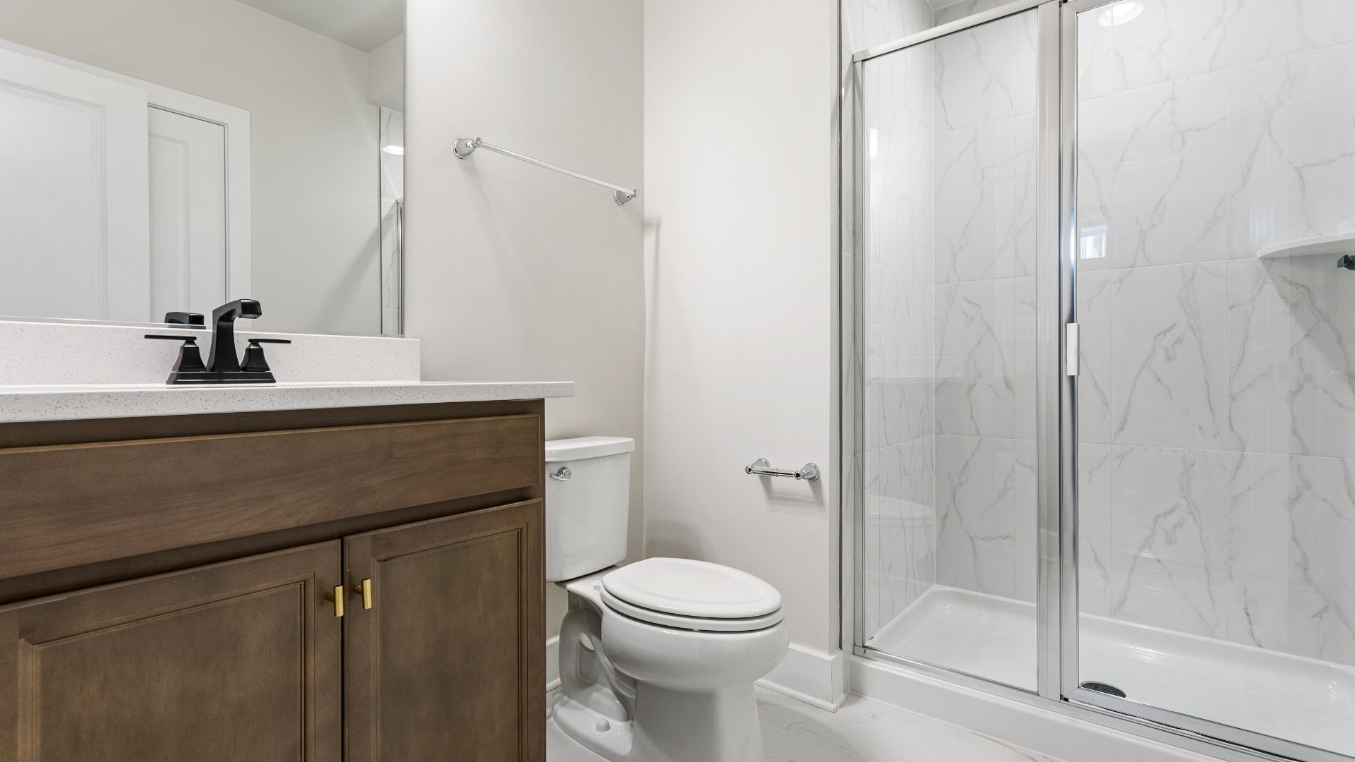 Albemarle Full Bathroom at South Lake