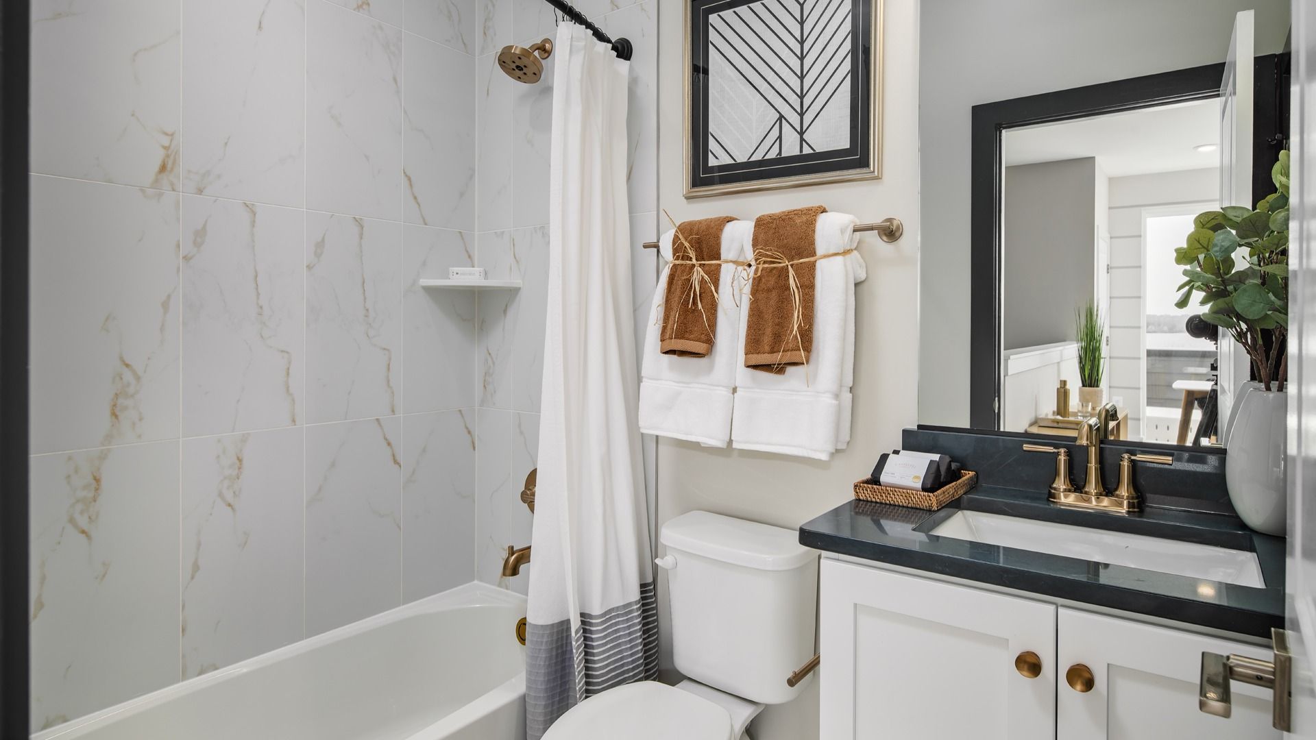 Rockland Optional Loft Full Bathroom