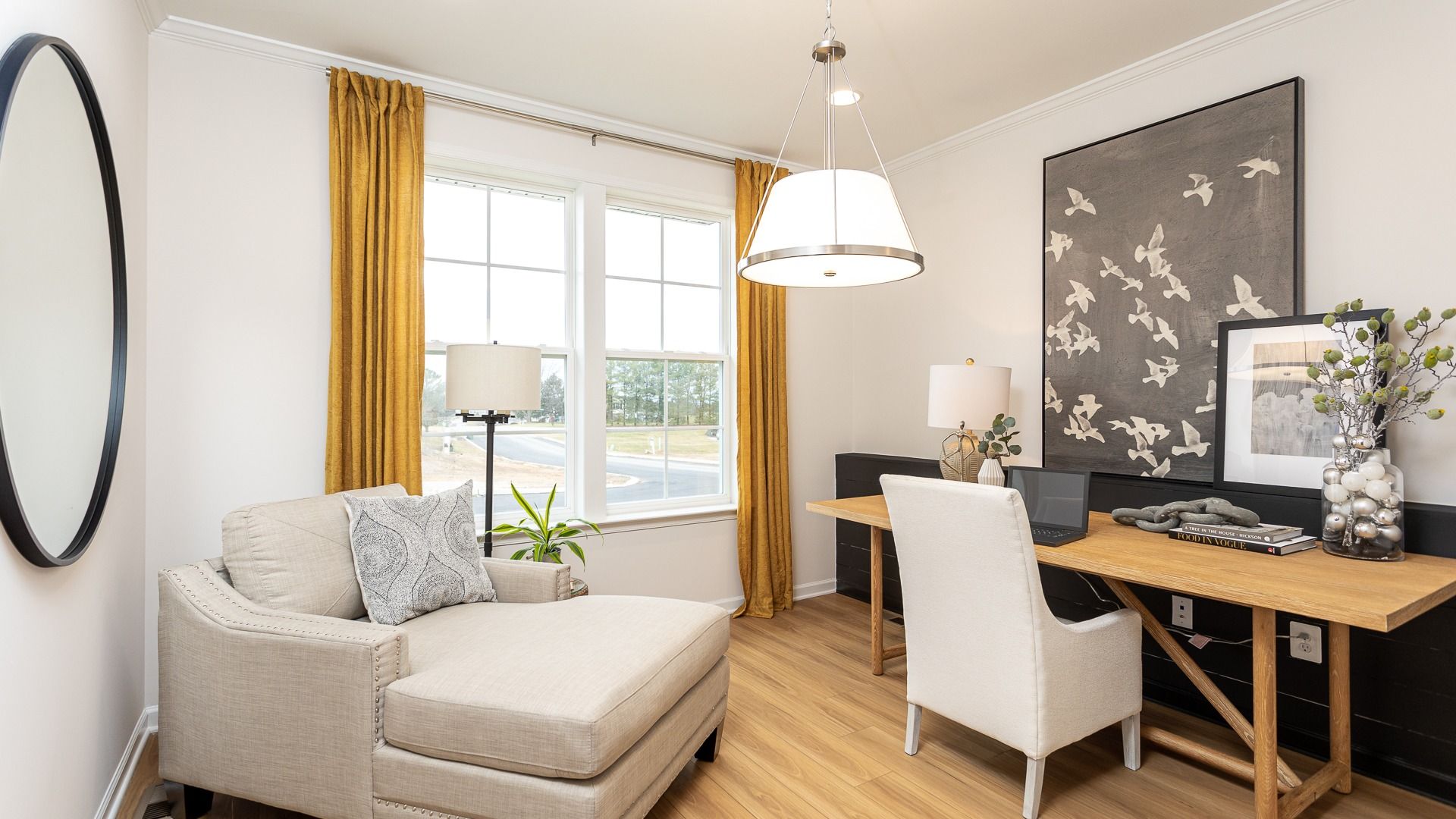 The study in the Regent II is the perfect space for hobbies, with room for a writing desk.