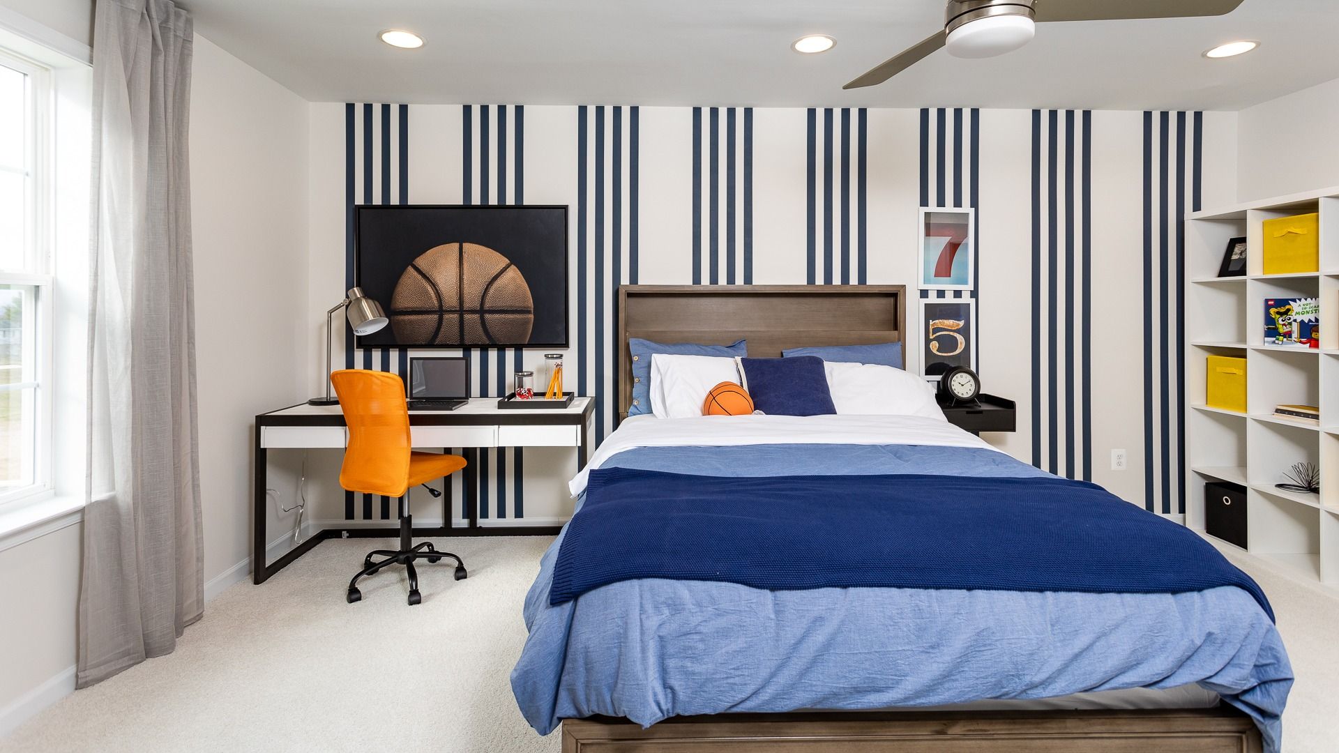 The third bedroom in the Regent II floor plan offers space for a full-sized bed and a writing desk.