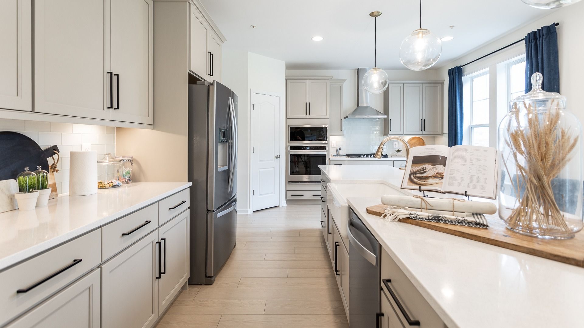 The Oakdale II's gourmet kitchen features an oversized island and state-of-the-art appliances.