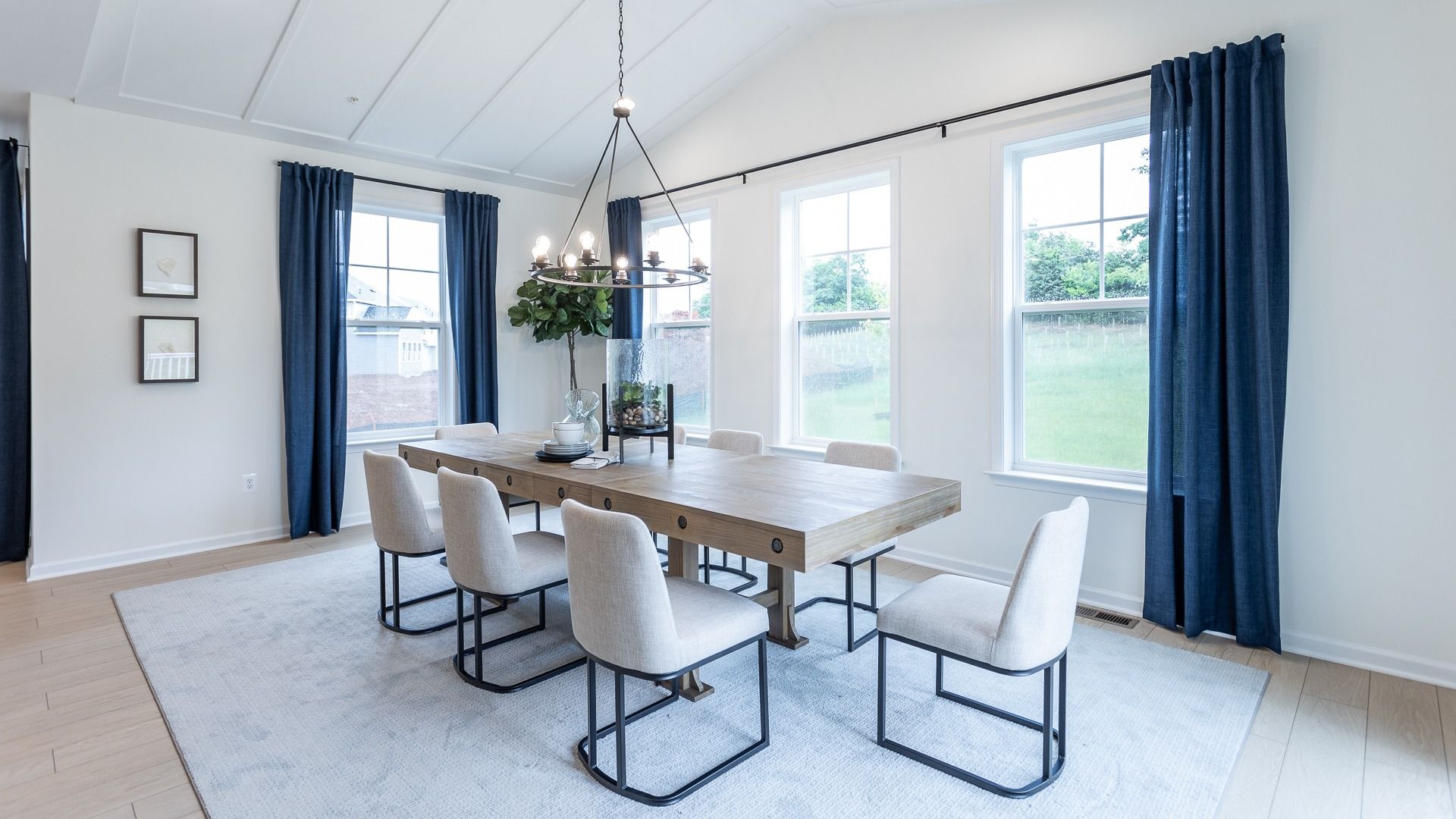 Experience the stunning Oakdale II design at Huntfield, complete with a sun-drenched morning room.