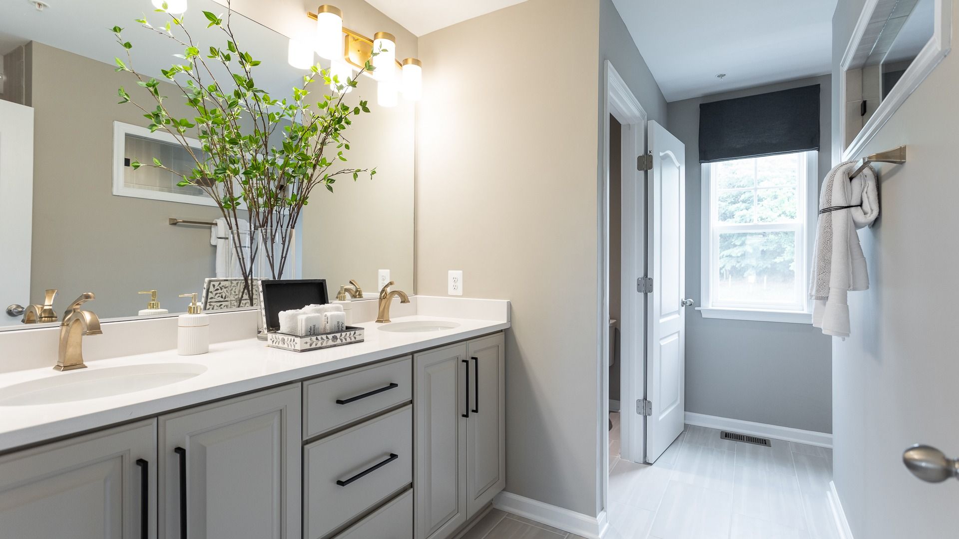Oakdale II at Huntfield - Owners Bathroom with double sink
