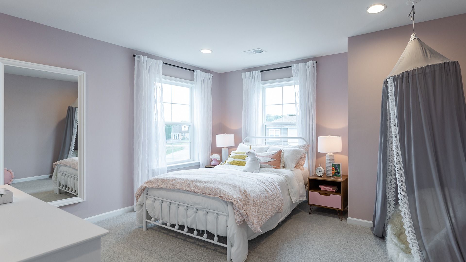 Create a dreamy, cozy children’s room in the secondary bedroom of the Carnegie II.