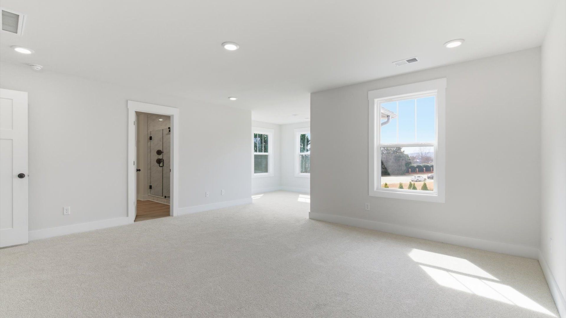 Desirable primary suite layout with spacious en suite bath in a proven, established community, Pelham Crossing
