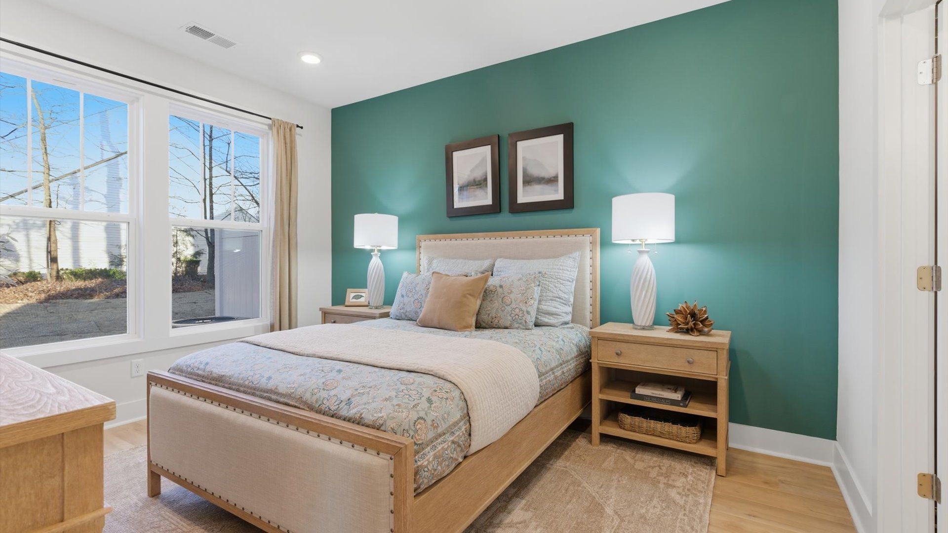Desirable primary suite layout with spacious en suite bath in a proven, established community in Greenville, SC