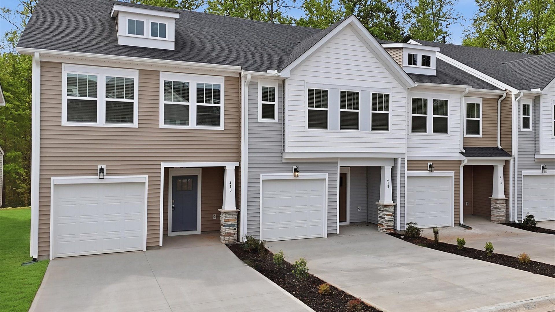 Elegant finishes and modern features in these proven DRB townhomes near Spartanburg, SC