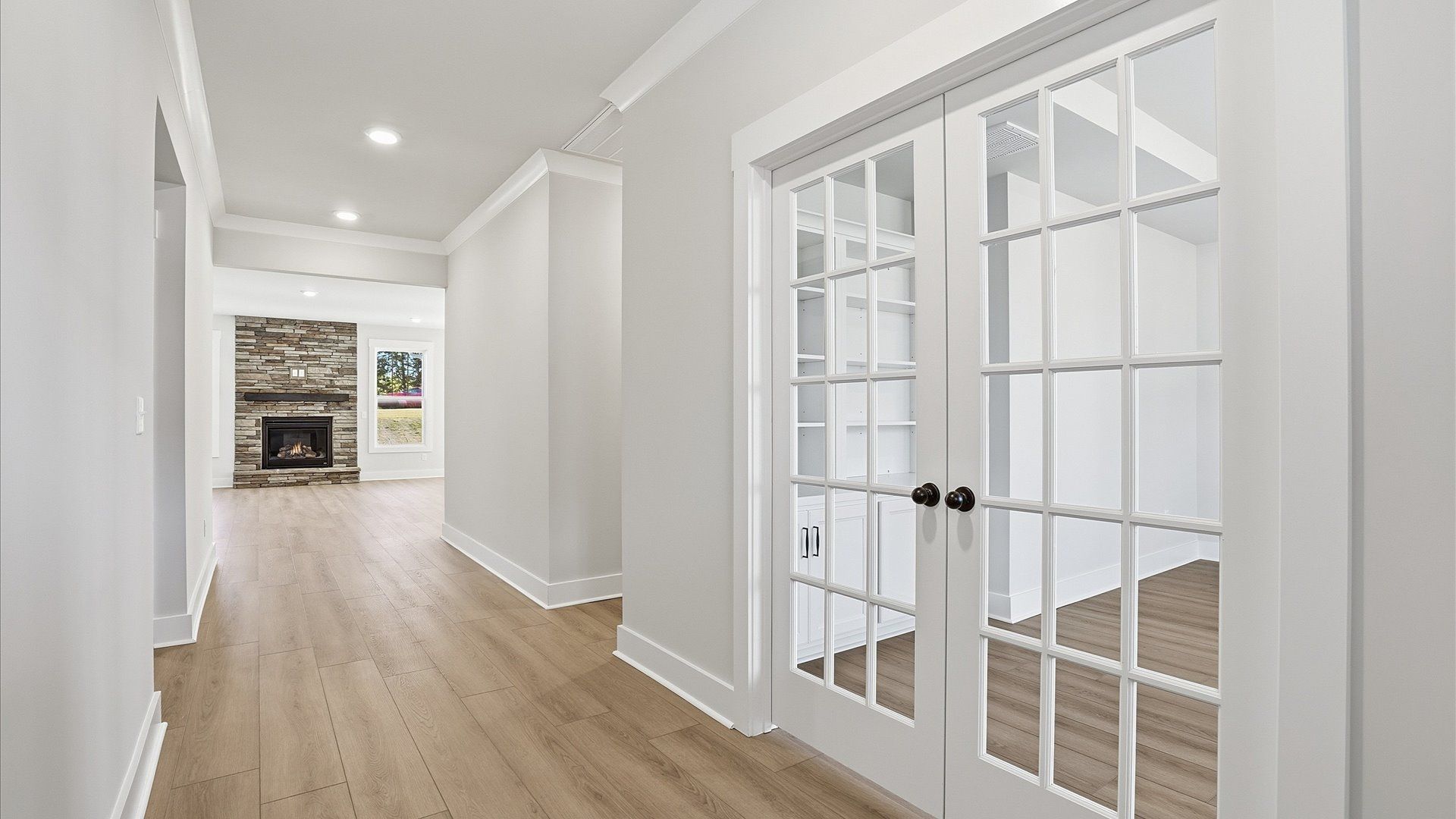 Established style and superior craftsmanship evident from the hardwood foyer entry located in Woodruff, SC