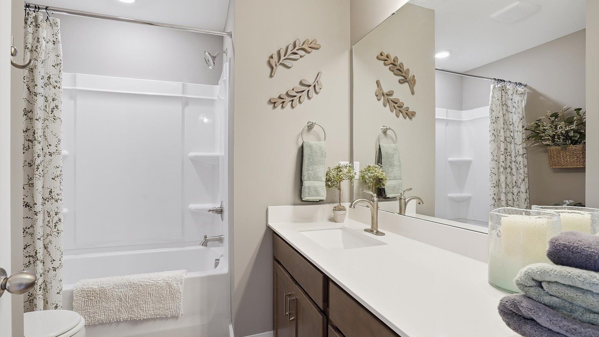 Well-appointed full bath with high standards of craftsmanship and everyday function in Simpsonville, SC