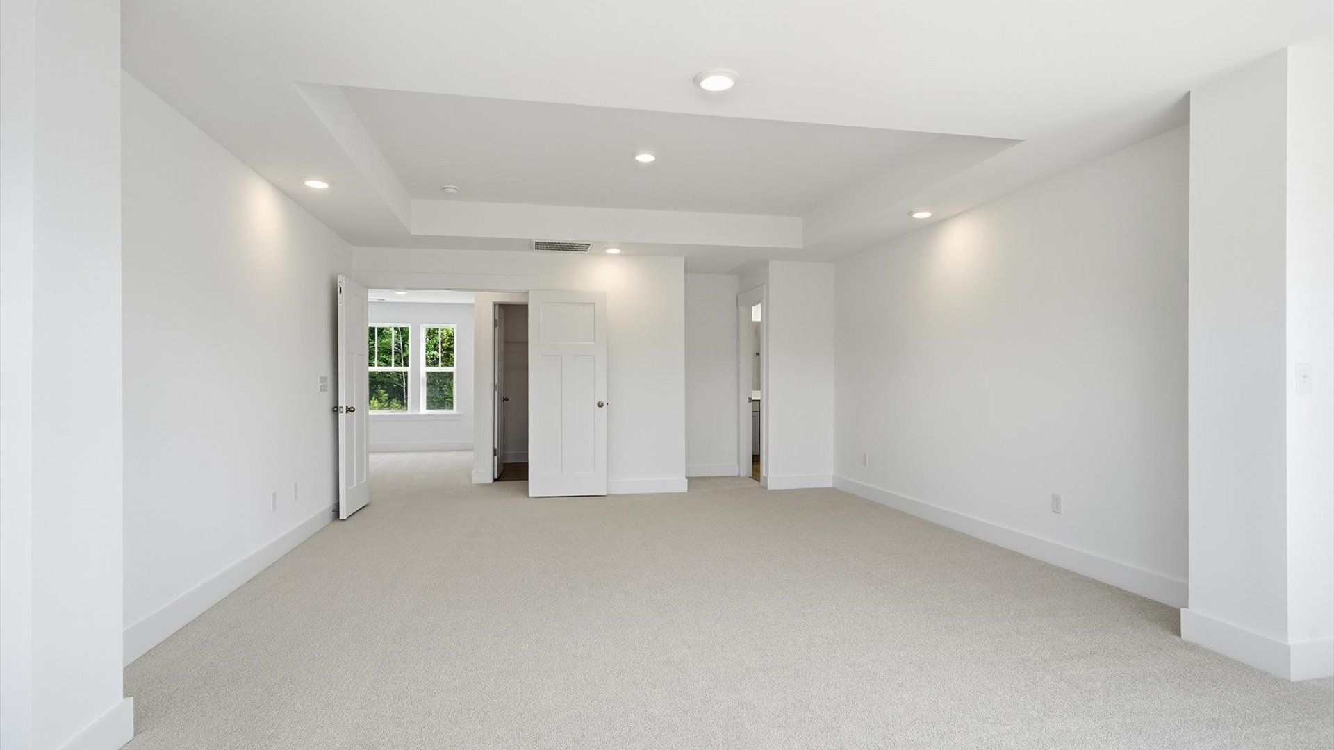 Desirable primary suite layout with spacious en suite bath in a proven, established community