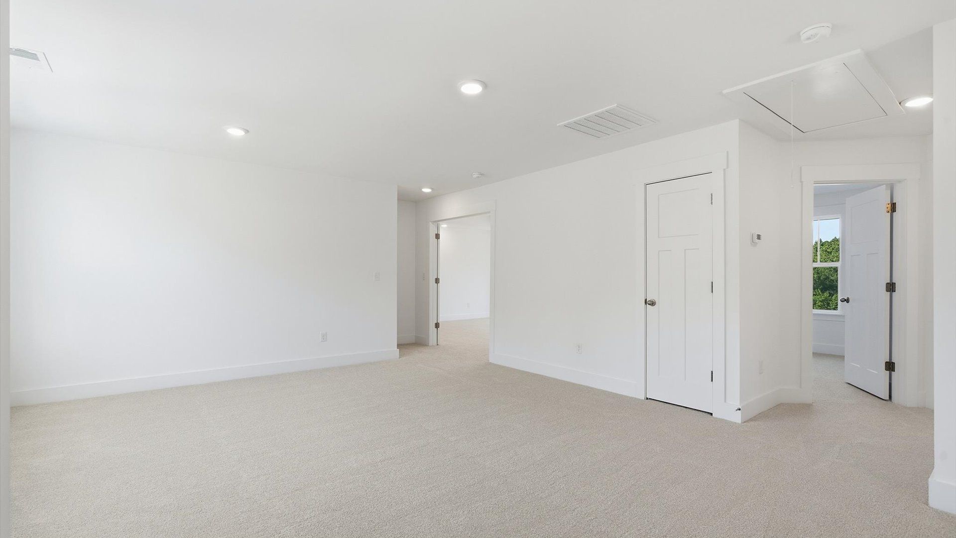 Memorable upstairs loft with plush carpeting and a bright, welcoming atmosphere located in Woodruff, SC