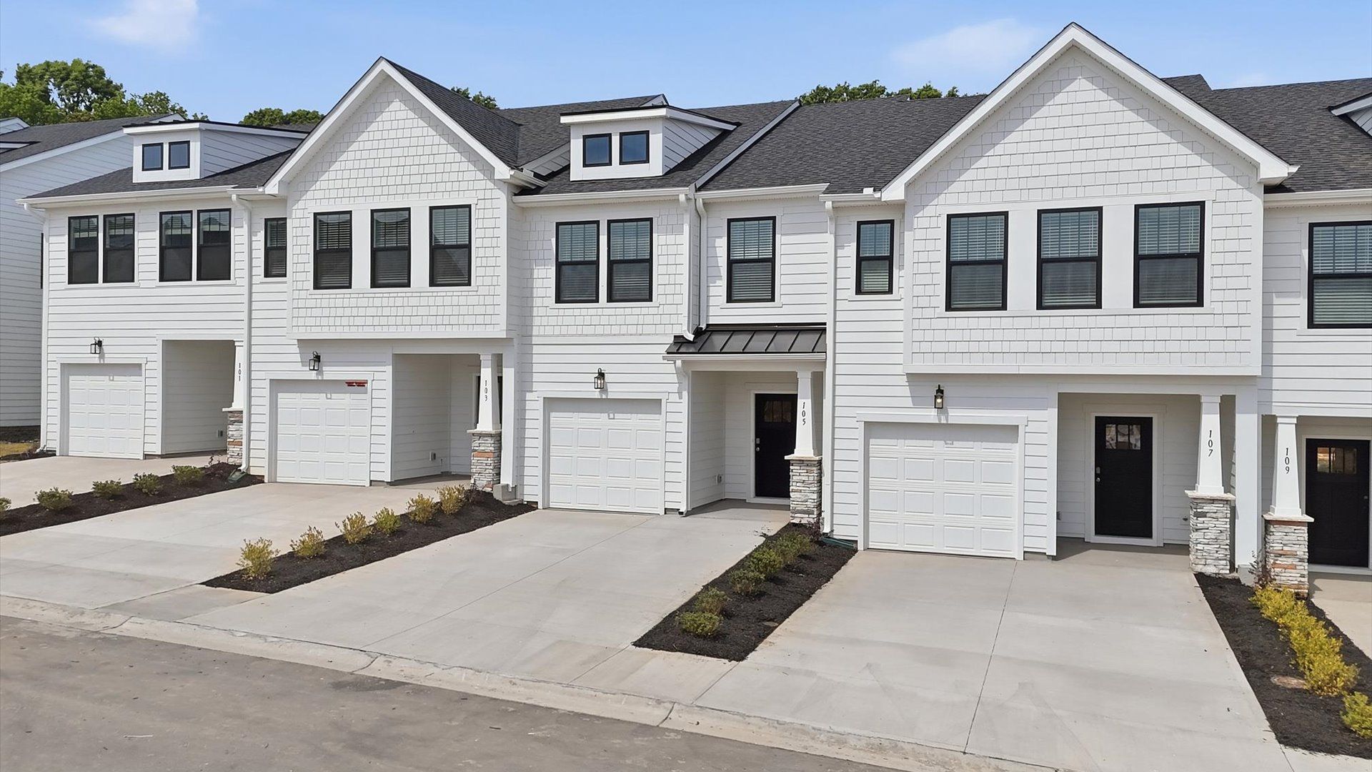Functional design and eye-catching details in this accomplished villa in Simpsonville, SC