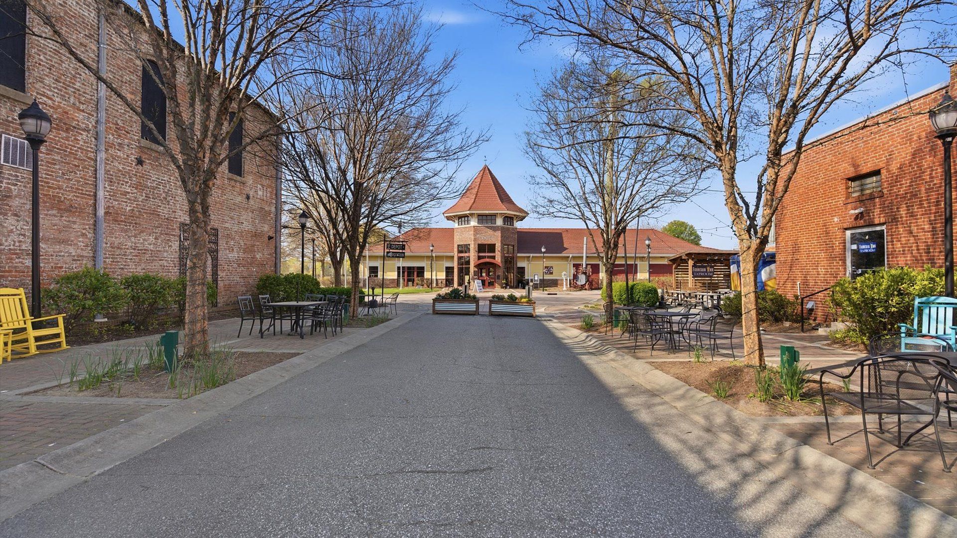Downtown Fountain Inn minutes from Barton Hollow