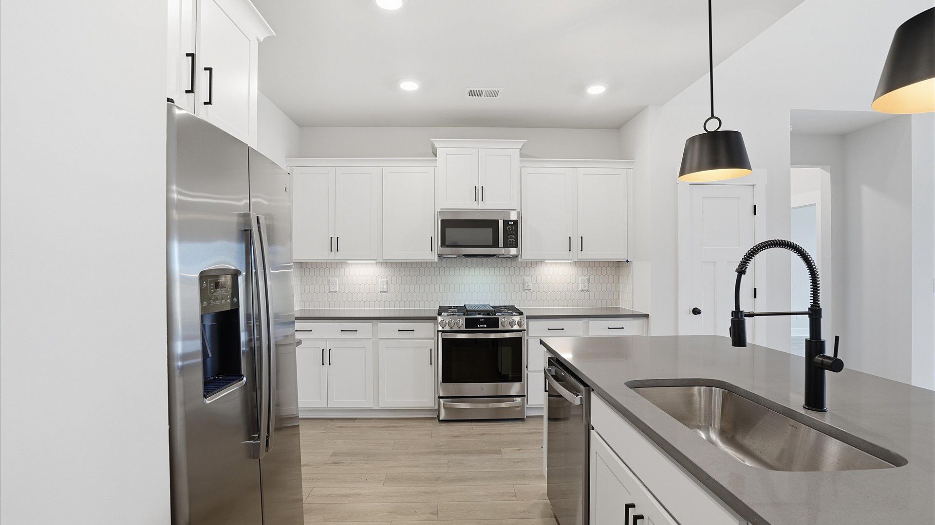 Memorable meals begin in this vibrant kitchen with pendant lighting and a thoughtfully designed island at Silo Ridge