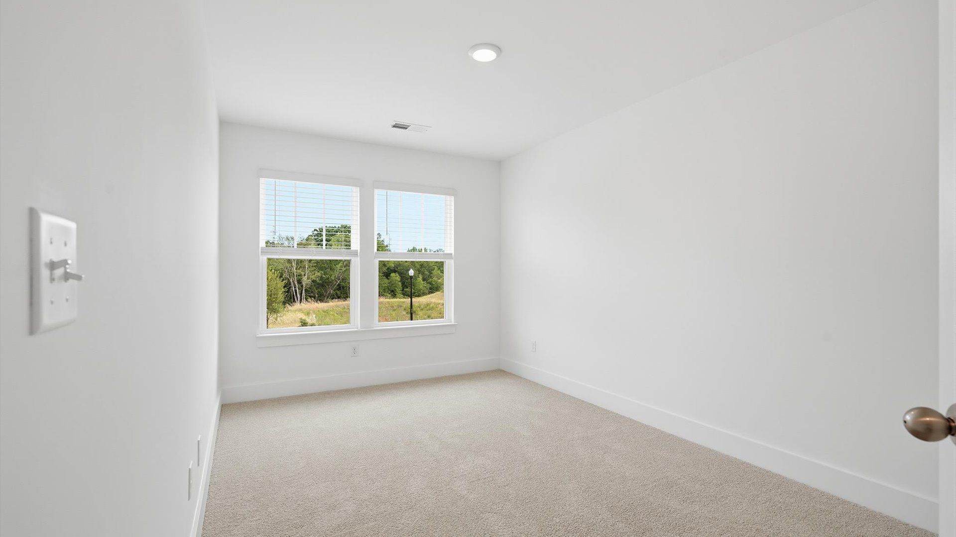 First-class bedroom with generous proportions, a walk-in closet, and beautiful natural light through large windows in SC