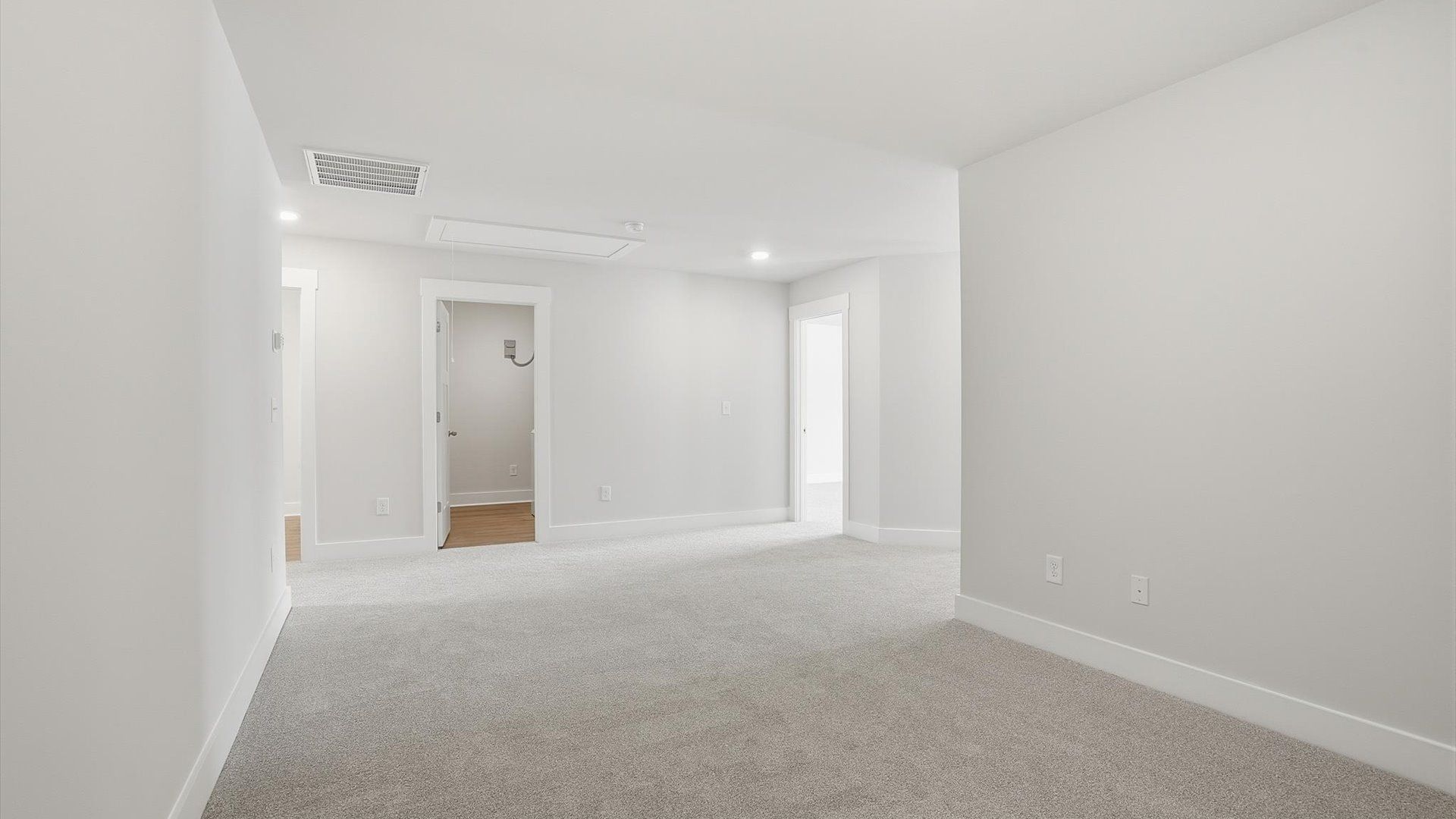 Superior loft space with soft carpet, ideal for work, relaxation, or entertainment near Lake Hartwell