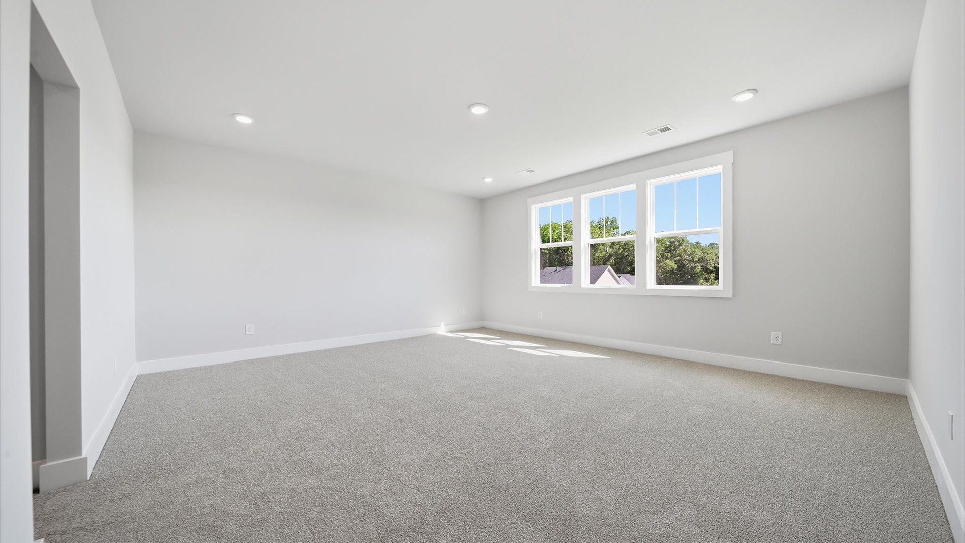 Desirable primary suite layout with spacious en suite bath in a proven, established community