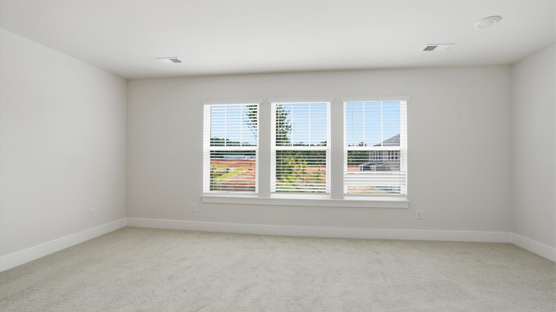 Desirable primary suite layout with spacious en suite bath in a proven, established community near Downtown Fountain Inn